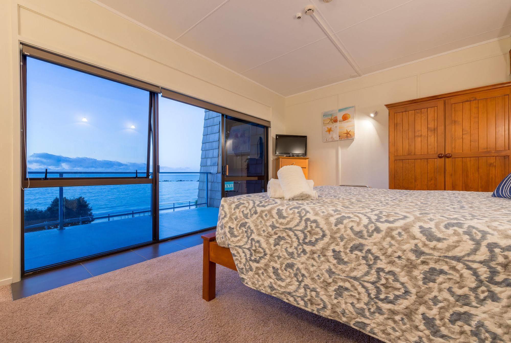 By The Bay Beachfront Apartments Mangonui Exterior foto