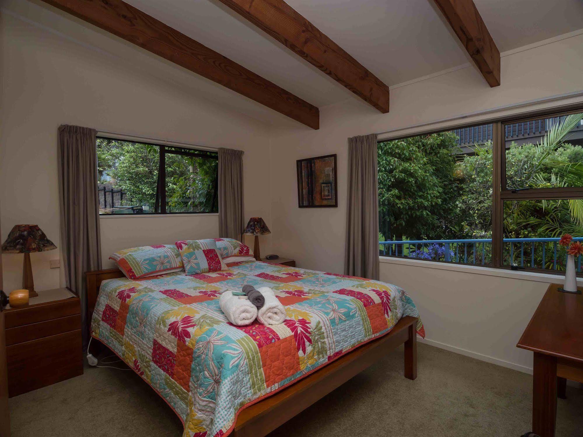 By The Bay Beachfront Apartments Mangonui Exterior foto